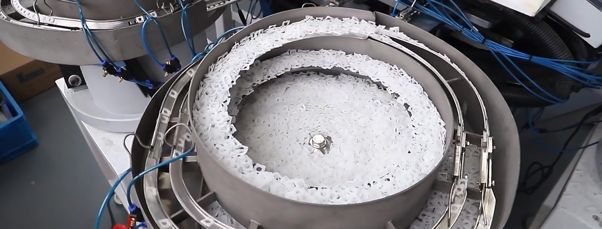 SUP Laptop Keyboard Vibratory Bowl Feeder System (Automatic Feeding System)